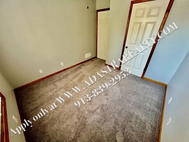 Building Photo - Updated 4 Bed 2.5 Bath in Olathe-Available...