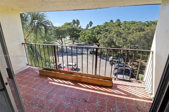 Building Photo - 11905 NE 2nd Ave