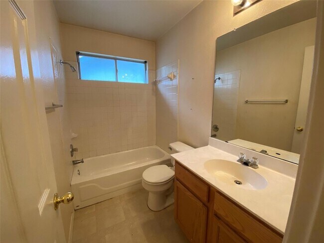 Building Photo - 2402 Hallie Ln