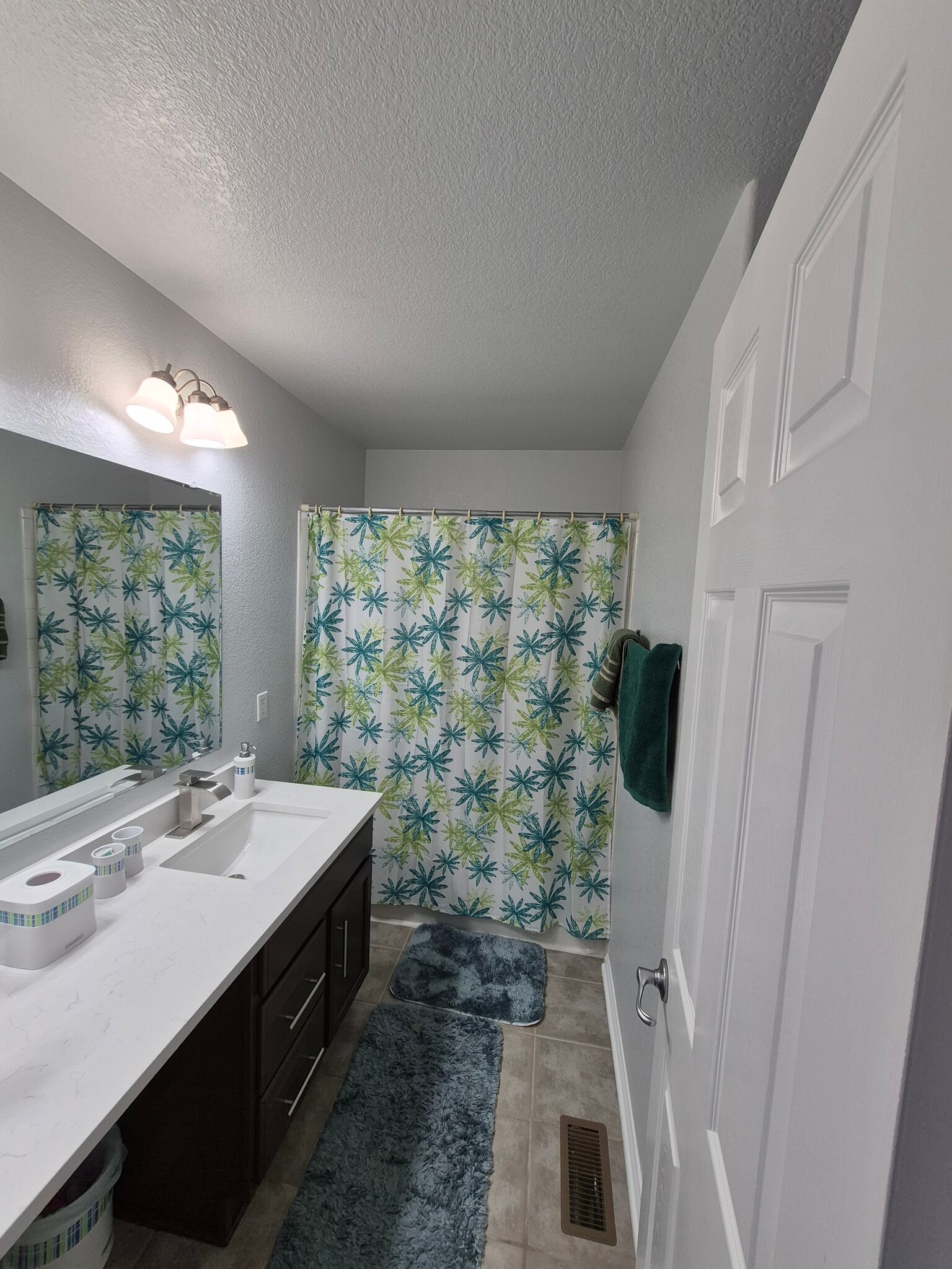 Bathroom for bedroom 2 + 3 - 4441 S Johnson Ct