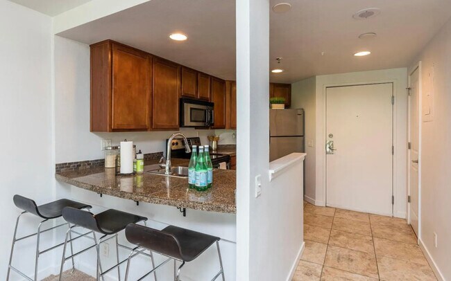 Building Photo - 100 Park Ave W