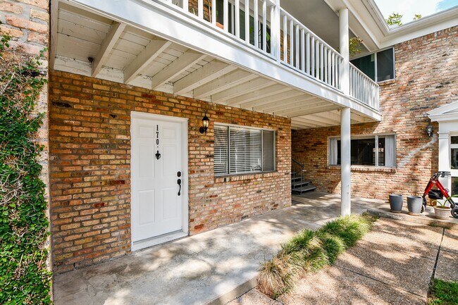 Building Photo - 4040 San Felipe St