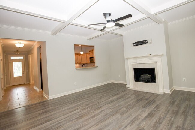 Building Photo - Beautiful corner lot home- Woodlake