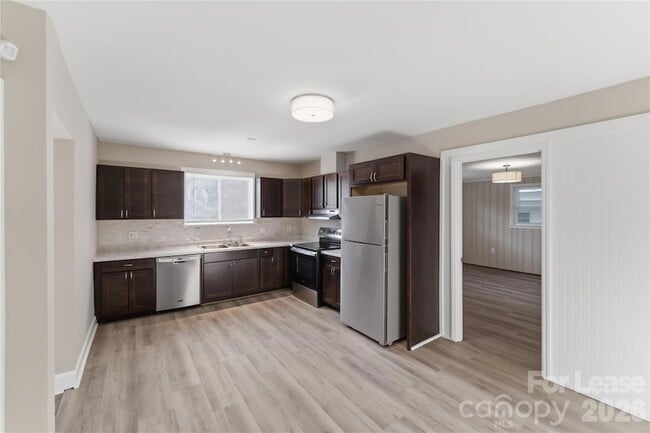 Building Photo - 2405 Greenland Ave