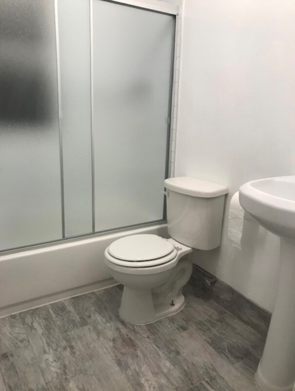 Building Photo - 5987 Franklin Ave