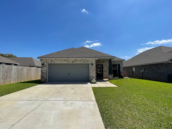 Building Photo - 3 Bedroom, 2 bathroom in Twin Beech Estate...