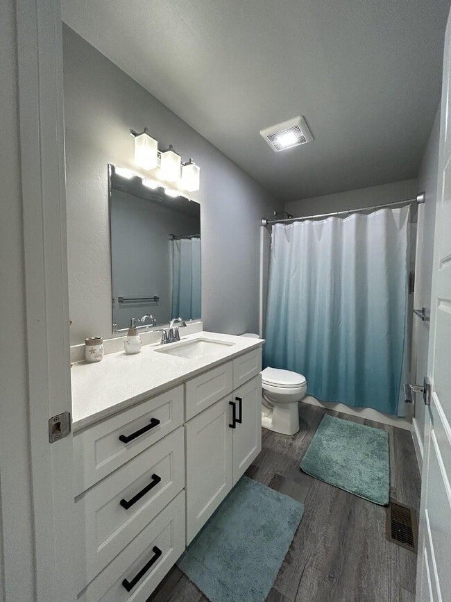 Building Photo - Beautiful Fully Furnished 3 Bed, 2.5 Bath Townhouse on Corner Lot