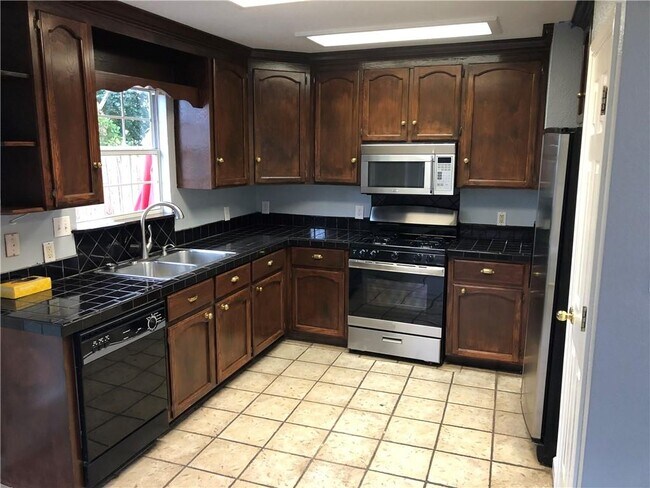 Building Photo - 17253 Tobermory Dr