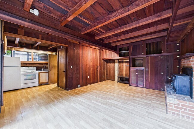 Building Photo - 2910 Greenbriar Ln