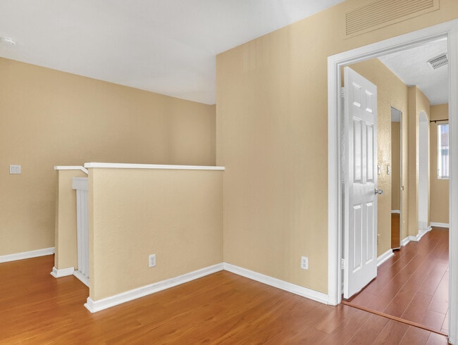 Building Photo - 2226 Oakmont Dr