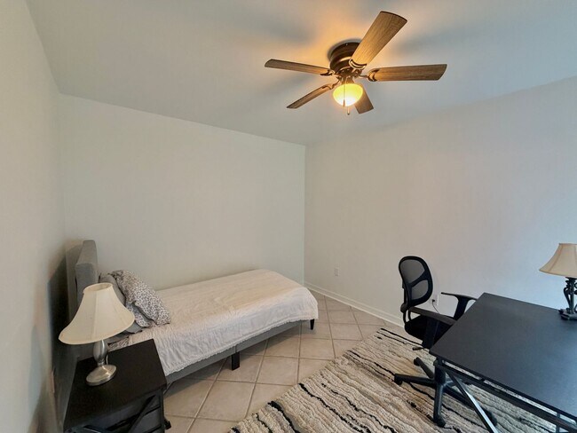 Building Photo - Fully Furnished 3BR Townhome – $500 Move-In Credit
