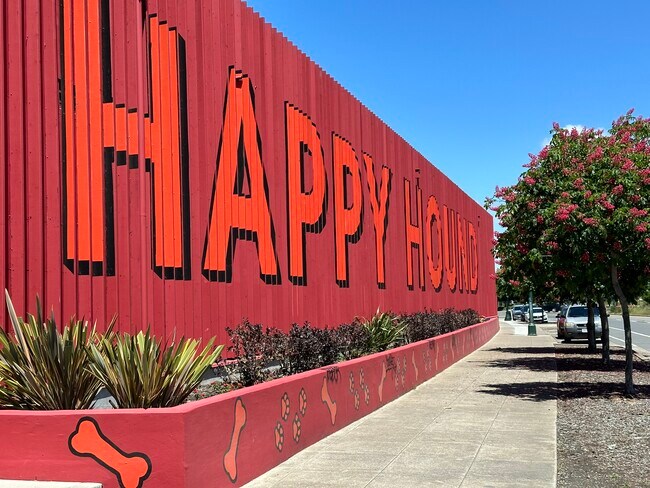 Building Photo - 1534 Center St