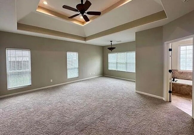 Building Photo - 305 Tyler Dr