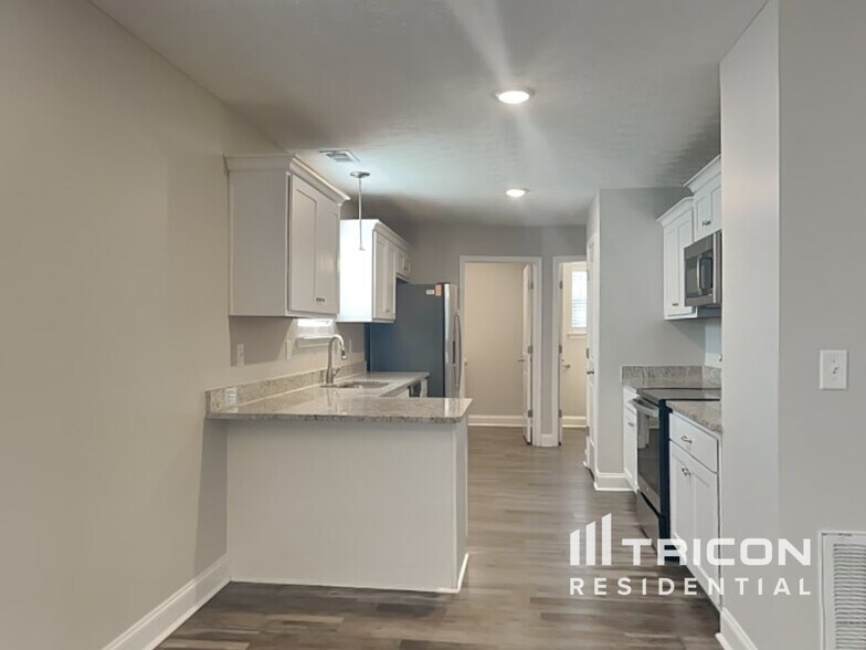 Building Photo - 1020 Berra Dr