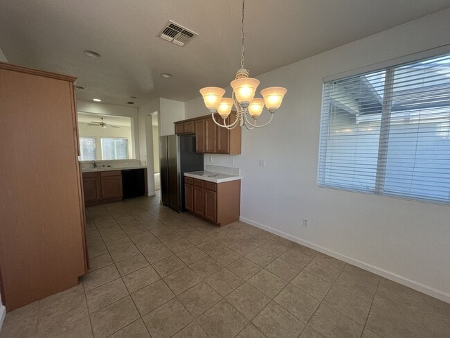 Building Photo - Residential 3 bed 2 bath in Elk grove