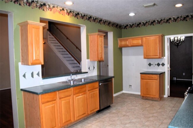 Building Photo - 8511 Cross Country Dr