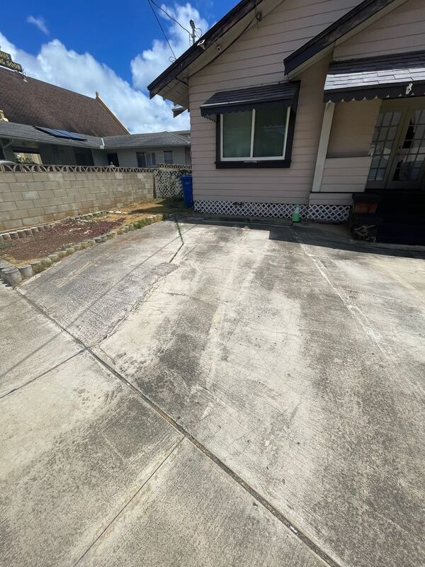 Building Photo - 1347 Palolo Ave