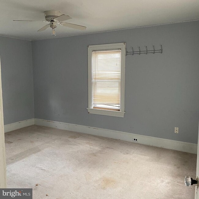 Building Photo - 328 S Broadway