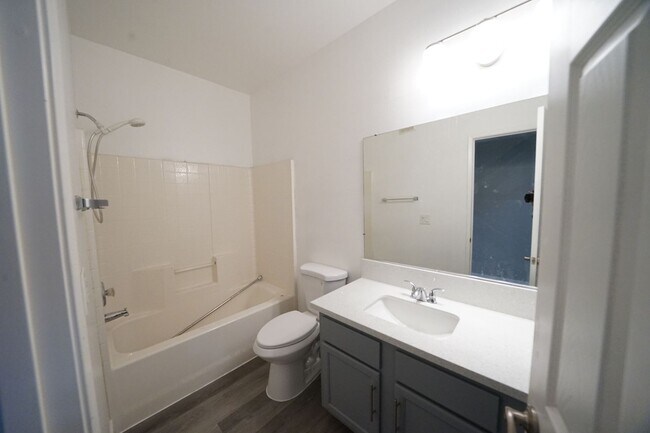 Building Photo - SHOWINGS AVAILABLE NOW