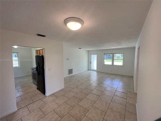 Building Photo - 3350 SW 16th Ct