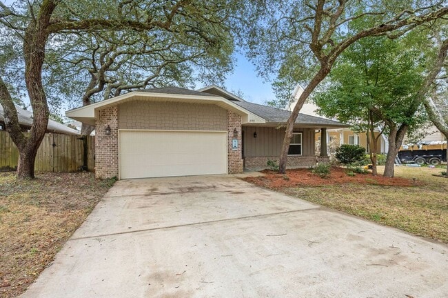 Building Photo - Sprawling 4-BR Niceville Rental with Gourmet Kitchen & 2-Car Garage!