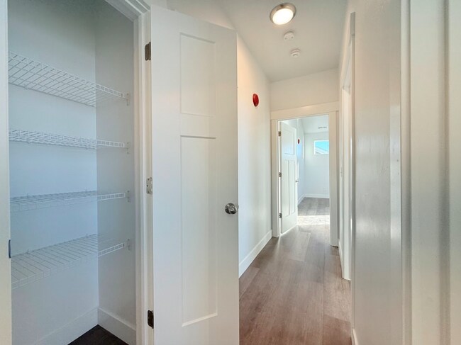 Building Photo - Gorgeous Condo in Vineyard!