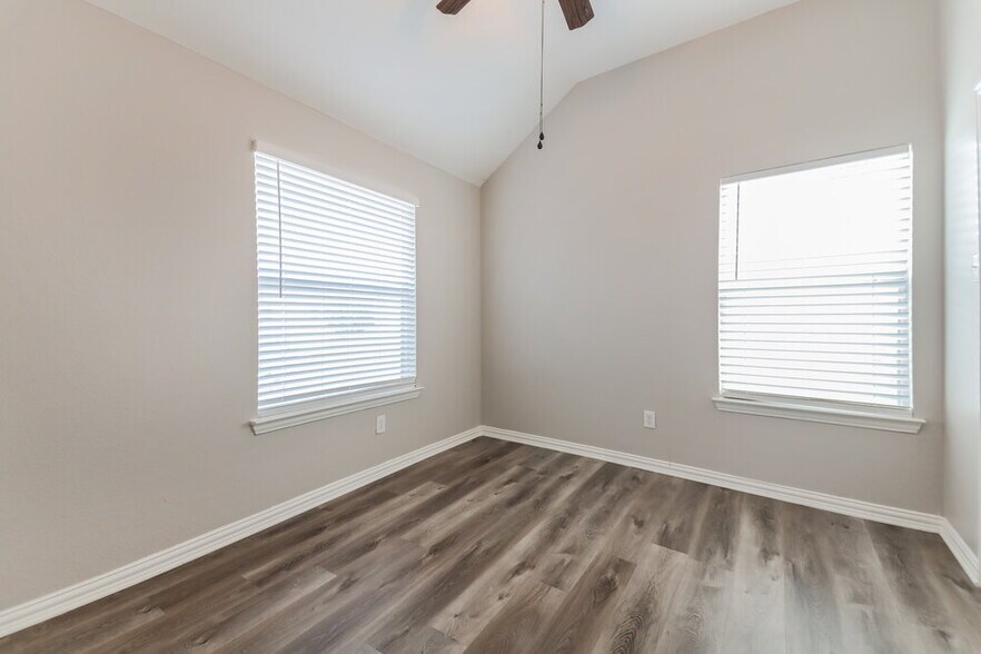Building Photo - 10345 Nantucket Dr