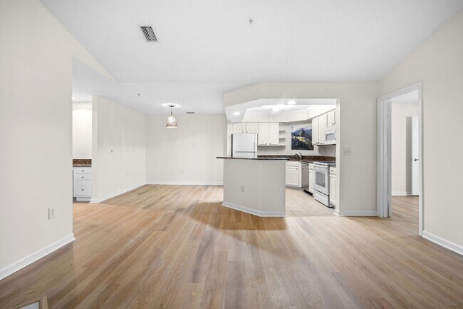 Building Photo - H36/G101