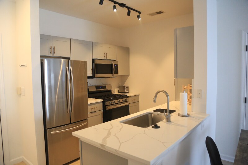 Primary Photo - 12925 Centre Park Cir