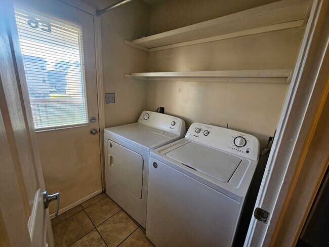 Building Photo - Courtyard II