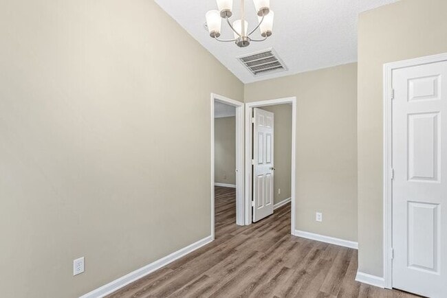 Building Photo - Welcome to this charming 4 bedroom, 2 bathroom home located in Greensboro, NC.