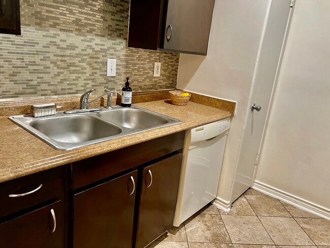 Building Photo - 10047 Westpark Dr