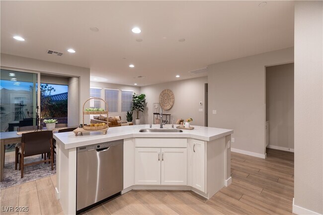 Building Photo - 16 Cresta Villa Ct