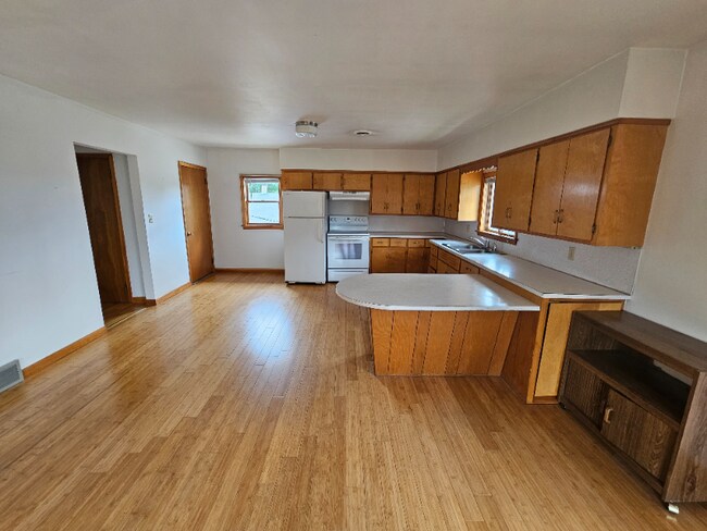 Building Photo - 324 E Parkinson St