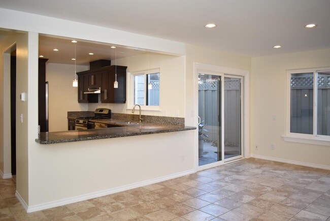 Building Photo - 407 W Pedregosa St