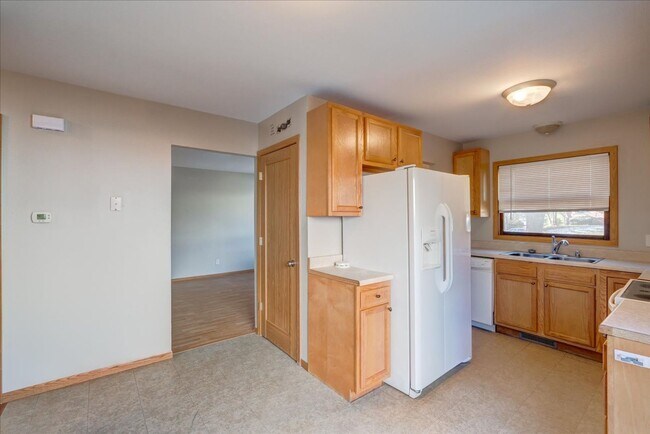 Building Photo - 1309-1311 Prairie Rd