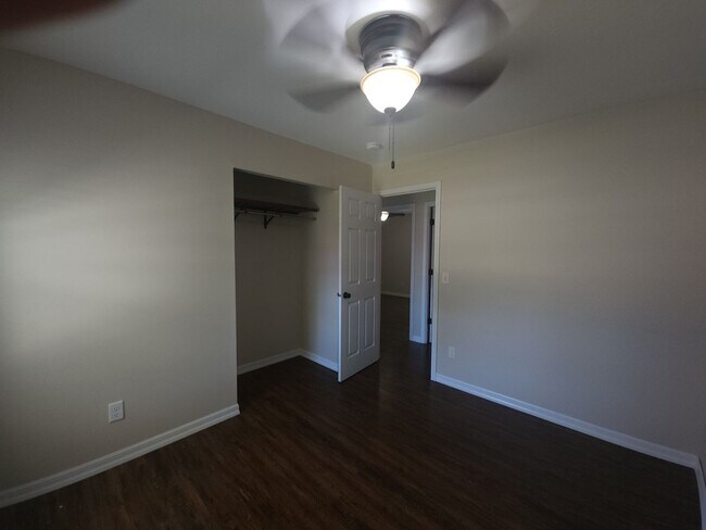Building Photo - 3 bedroom 3 bathroom house with lots of extras