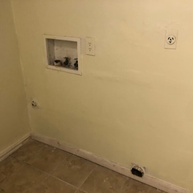 Building Photo - 3247 Saxon Pl