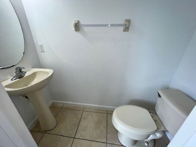 Building Photo - Remodeled Kitchen!! Wonderful Avalon Park-...
