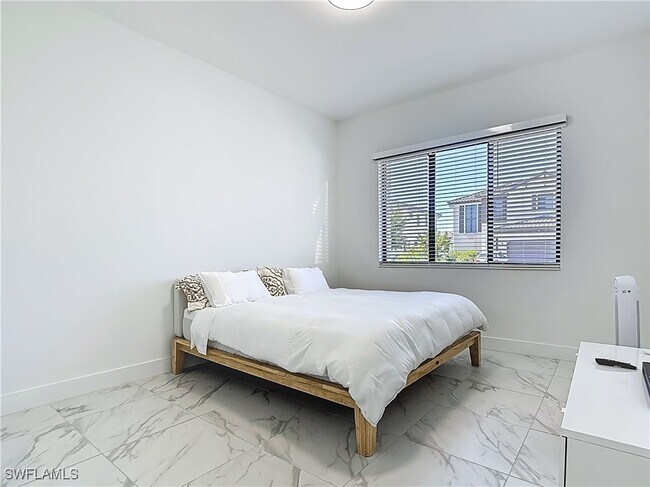 Building Photo - 5046 Panella Ave