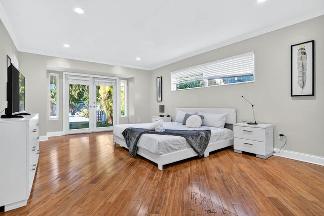 Building Photo - 2423 NE 202nd St