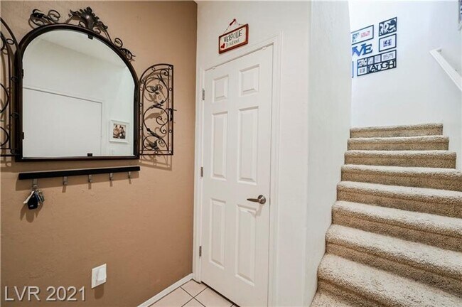 Building Photo - Beautiful townhouse for Rent!