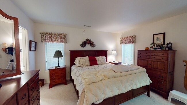 Building Photo - Short Term Furnished House