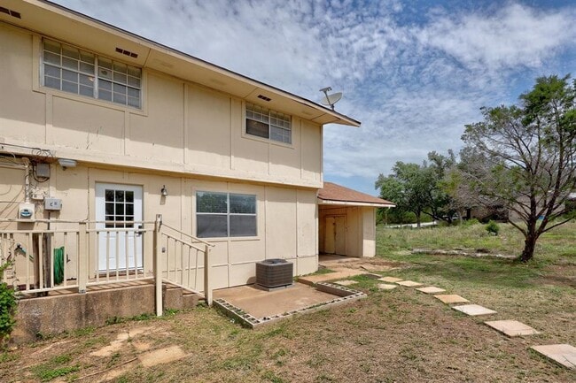 Building Photo - 5211 Thunderbird St