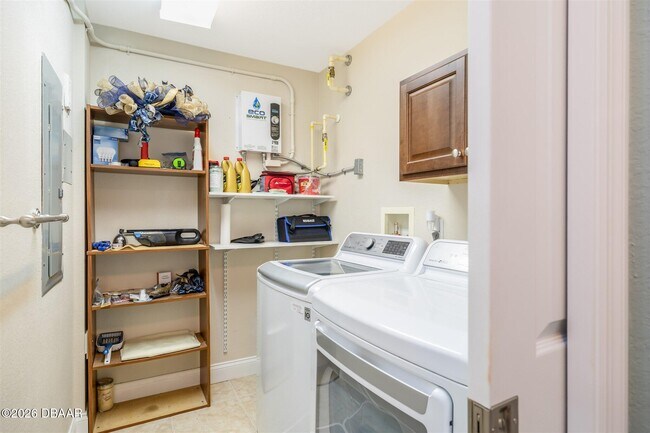 Building Photo - 2801 S Ridgewood Ave