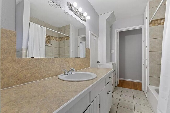 Building Photo - 5720 Wharton Dr