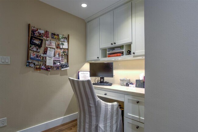 Building Photo - 2105 Rockridge Terrace