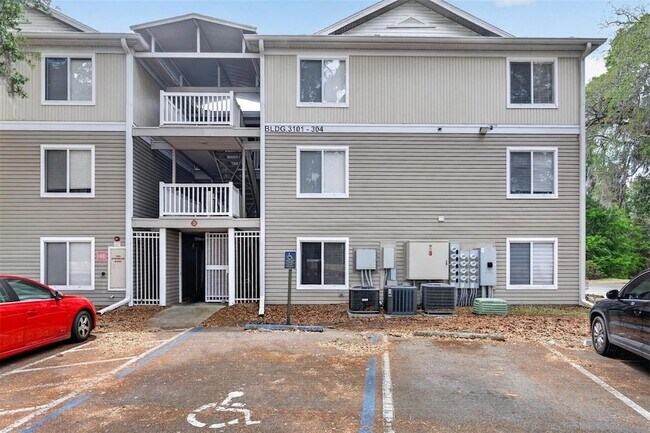 Building Photo - 4000 SW 23rd St