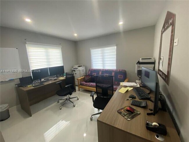 Building Photo - 7010 SW 144th Pl