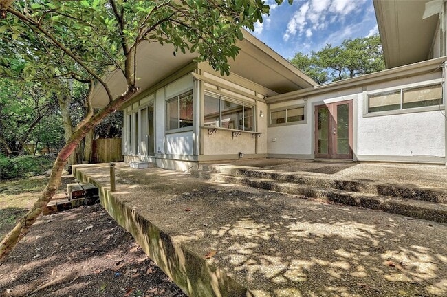 Building Photo - 6305 Shadow Valley Dr
